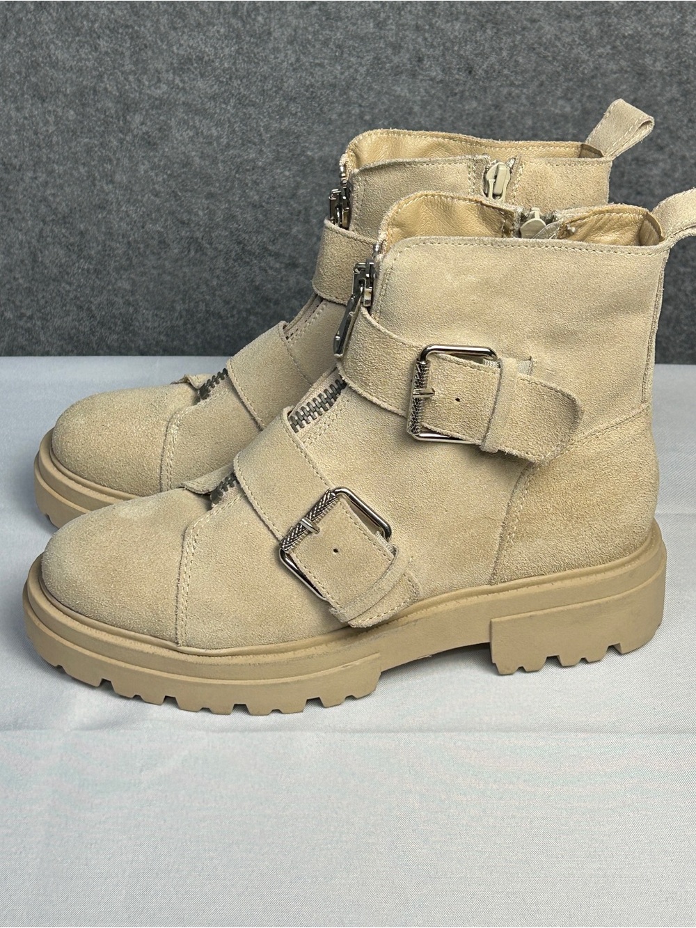 Dolce Vita Avari 8 Tan Suede Double-Buckle Ankle Combat Lug Booties Edgy Utility